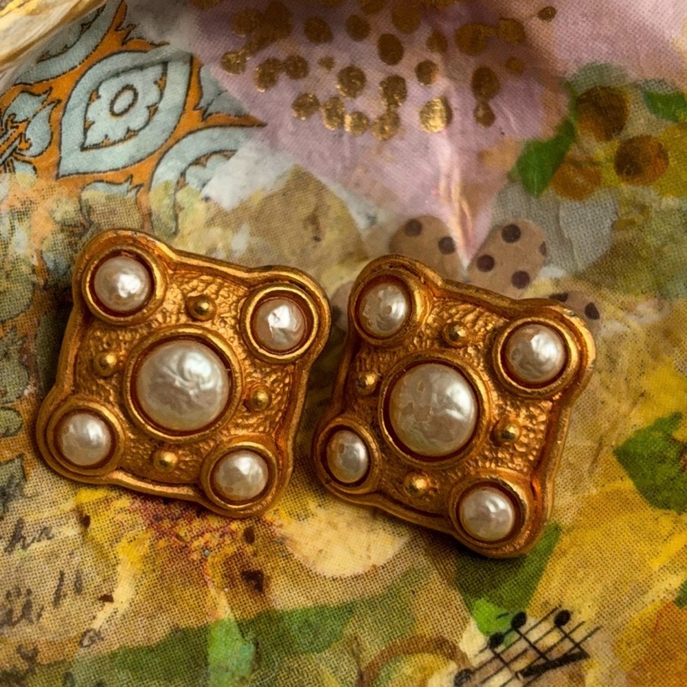 VTG Jean & Kuniko Elegant Gold and Pearl Stud Earrings